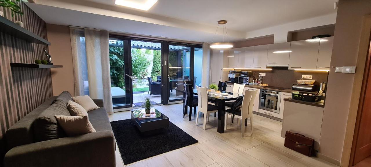 Villapark Pleasure Apartment Balatonfured Luaran gambar